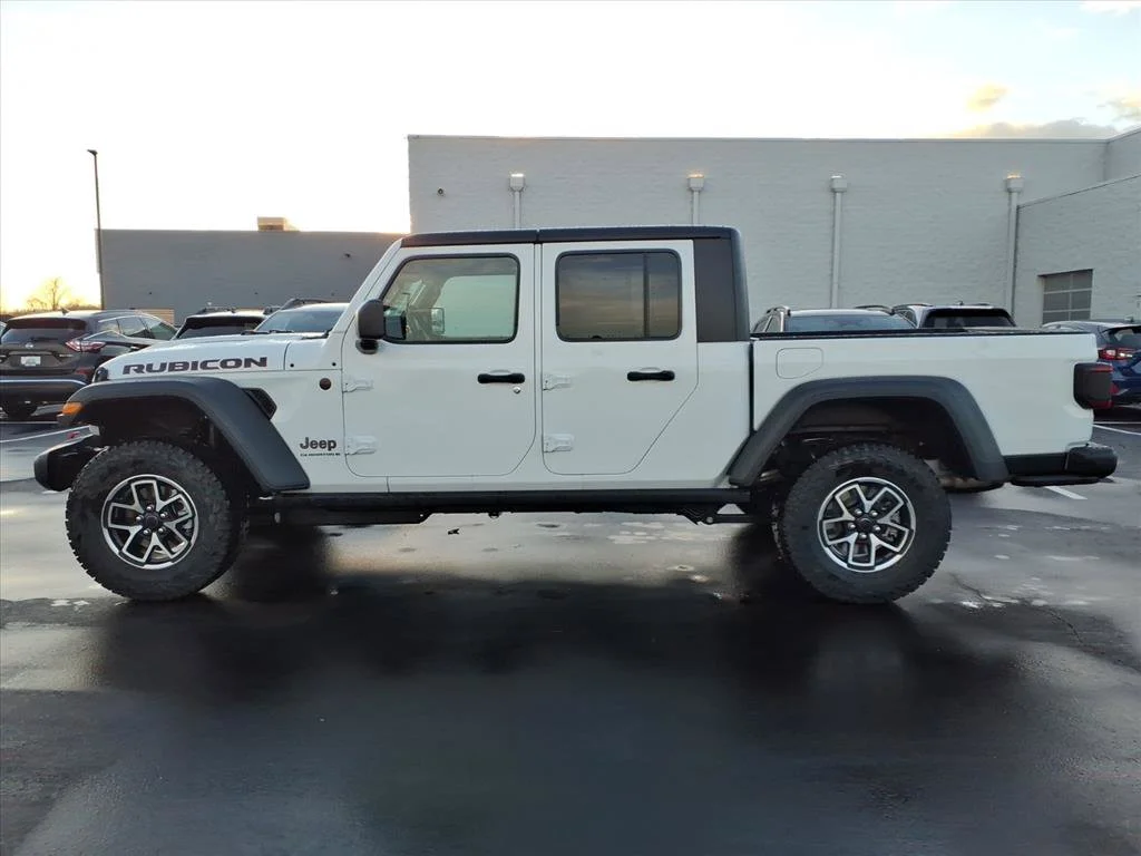 New 2026 Bright White Clear-Coat Exterior Paint Jeep Rubicon image 3
