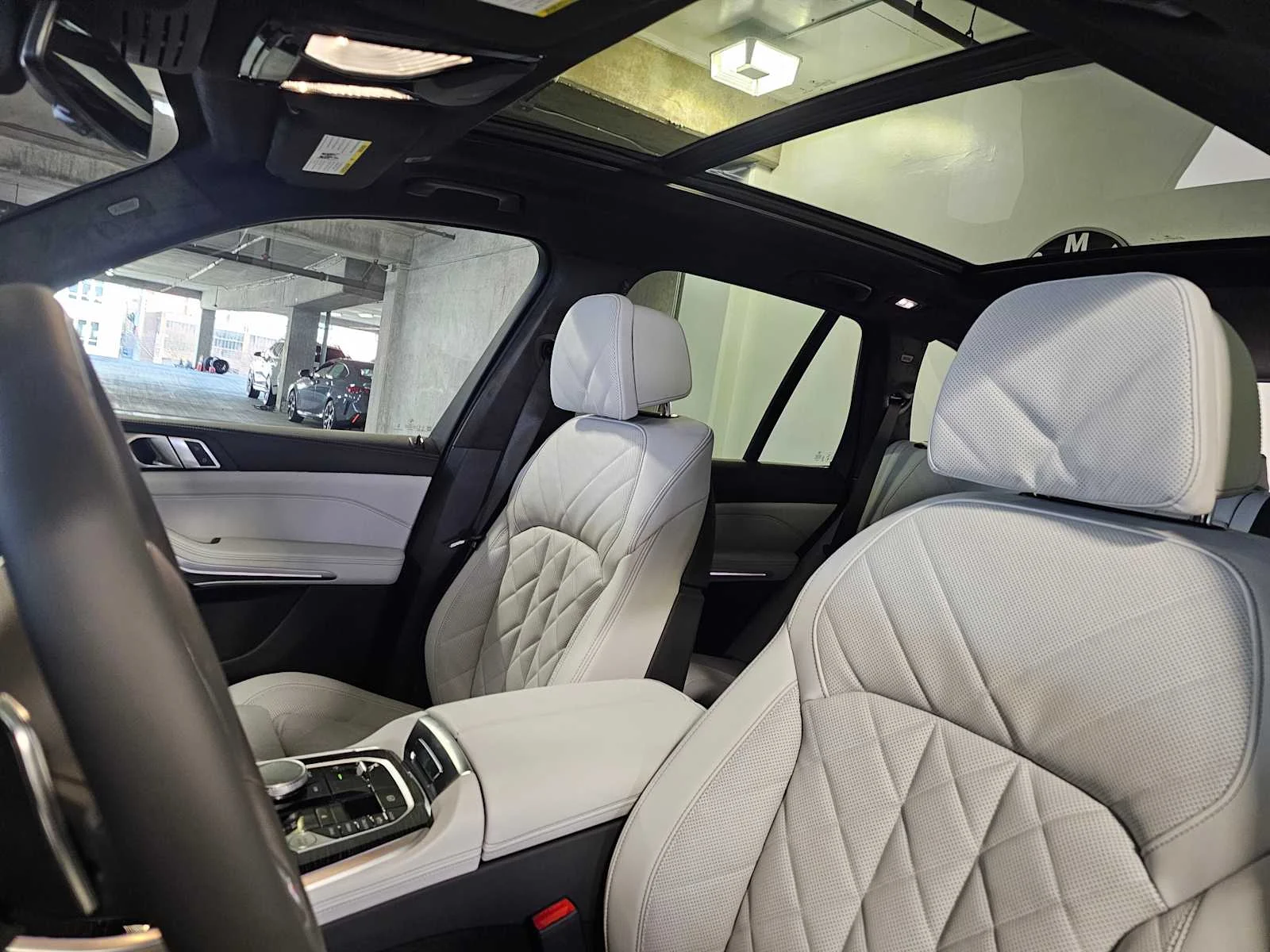 New 2026 Black Sapphire Metallic BMW xDrive50e image 35