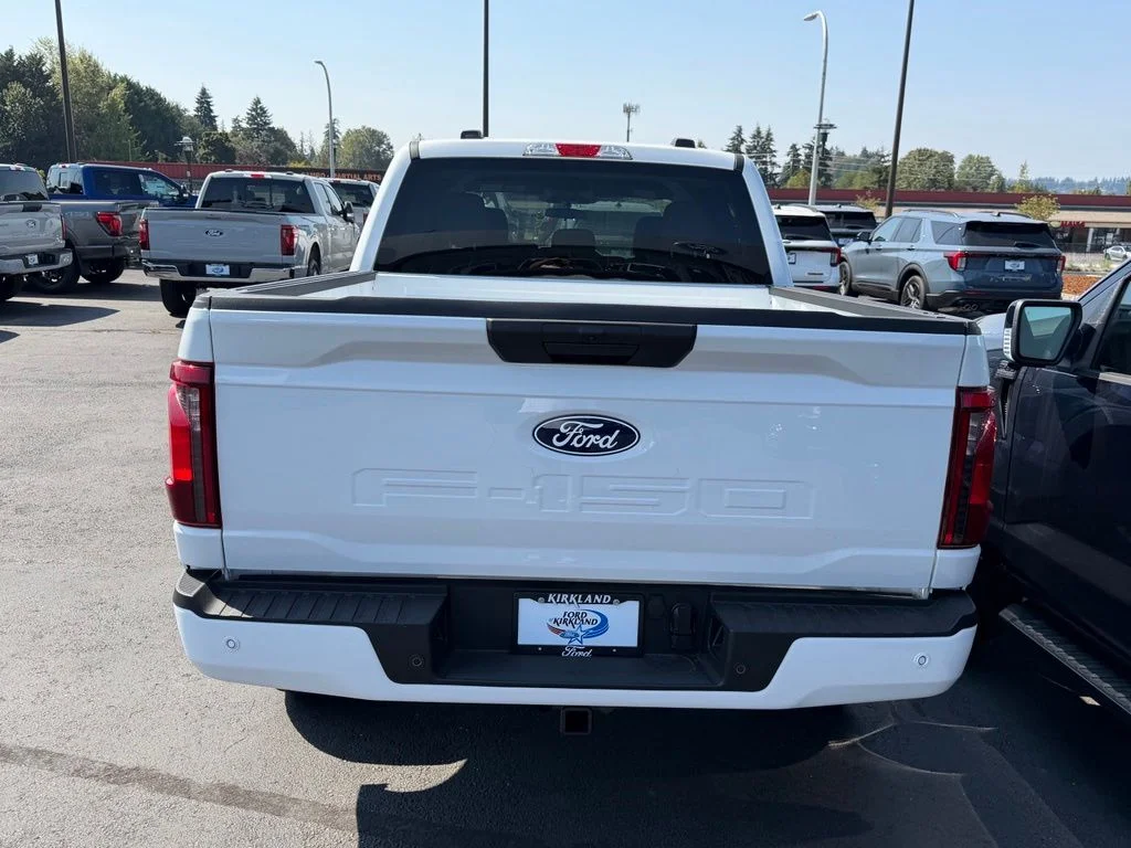 New 2026 Oxford White Ford XLT image 7