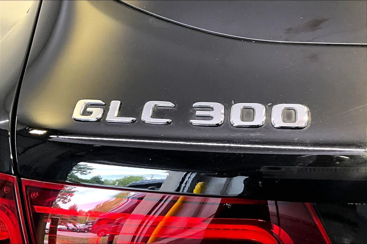 Used 2020 Black Mercedes-Benz GLC 300 image 33