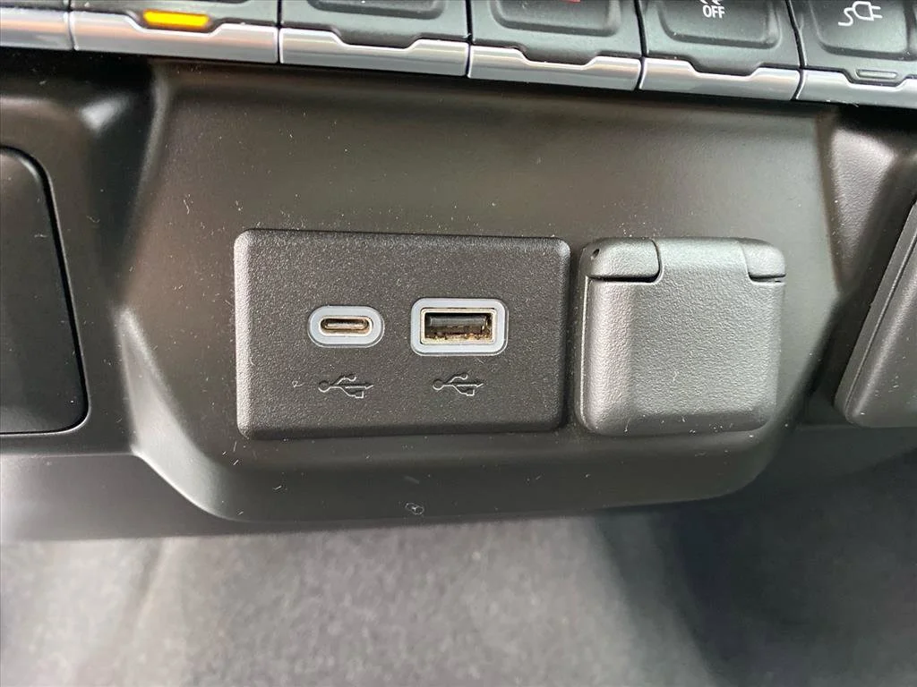 Used 2021 Satin Steel Metallic Chevrolet Custom image 12