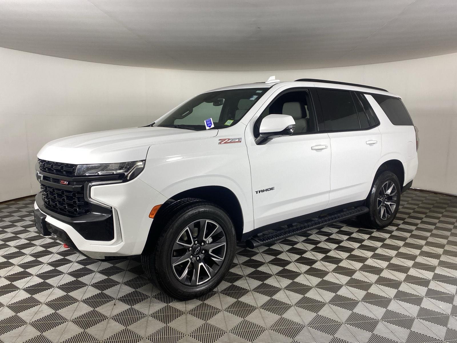 Used 2023 Summit White Chevrolet Z71 image 3