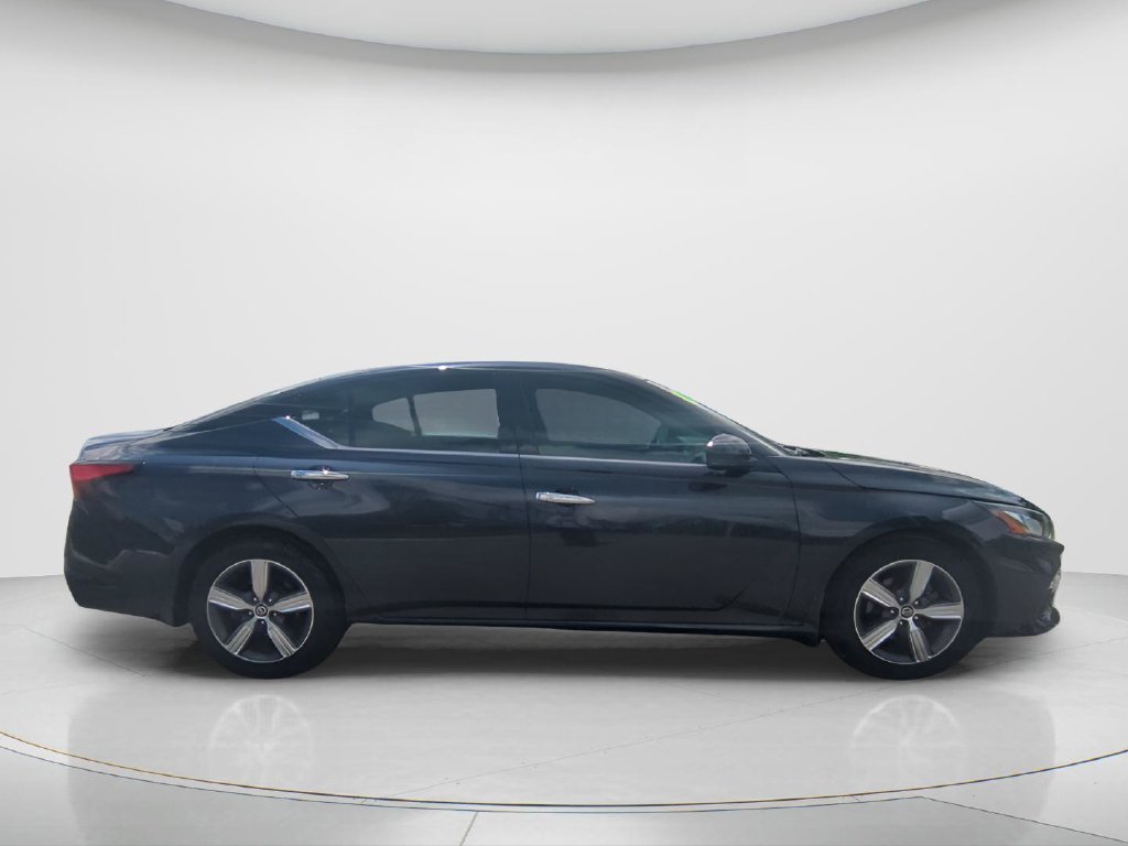 Used 2019 Blue Nissan 2.5 SL image 4