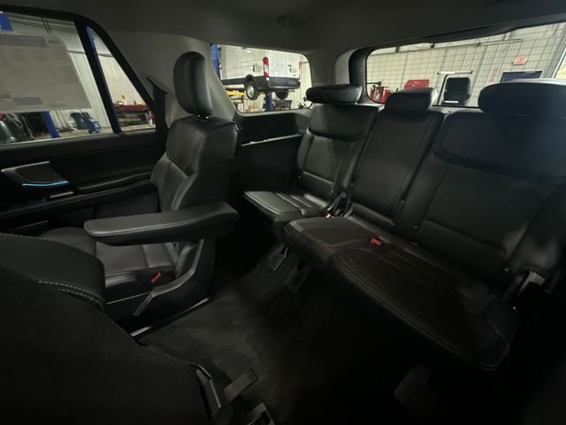 New 2027 Star White Metallic Tri-Coat Ford Platinum image 31
