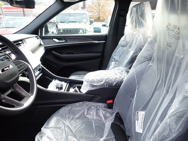 New 2025 Bright White Clear-Coat Exterior Paint Jeep Limited image 12