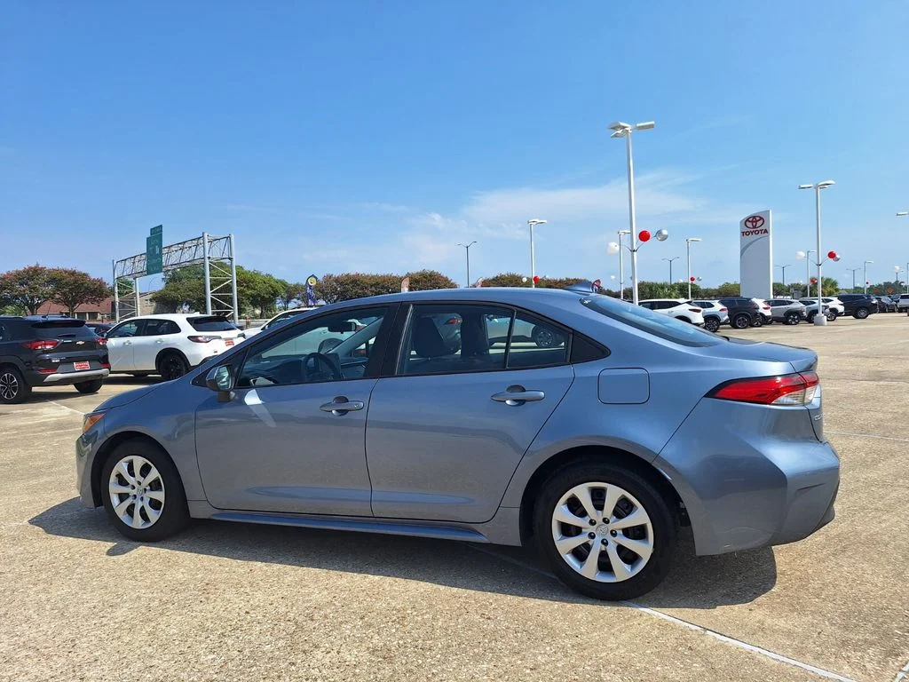 Used 2025  Toyota LE image 7