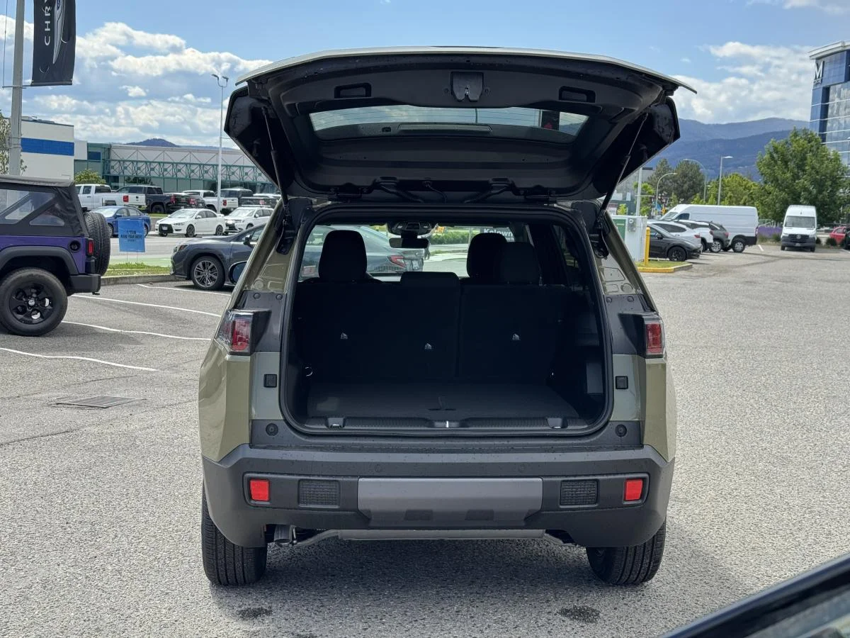 New 2026 41 (pj5) Jeep Laredo image 8