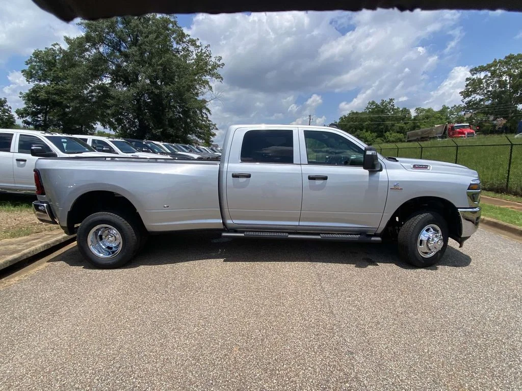 New 2026 Silver-Zynith Exterior Paint RAM Tradesman image 7