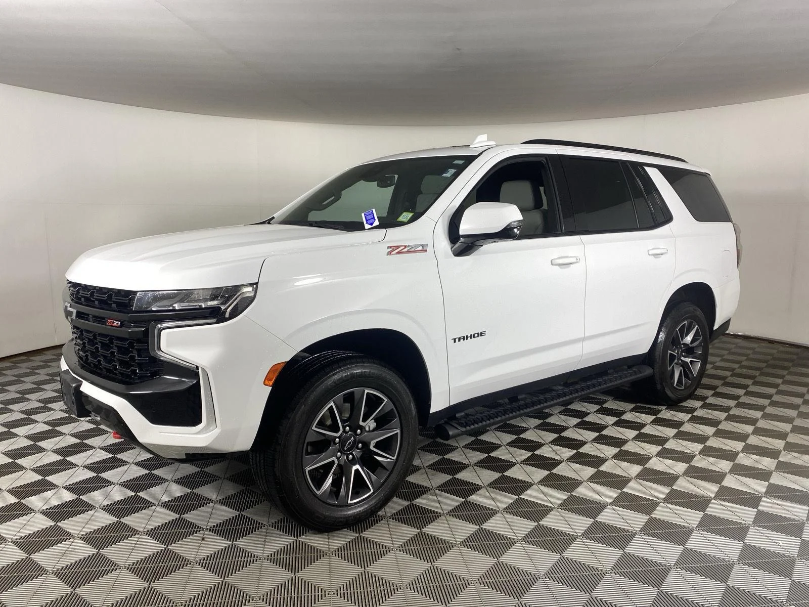 Used 2023 Summit White Chevrolet Z71 image 3