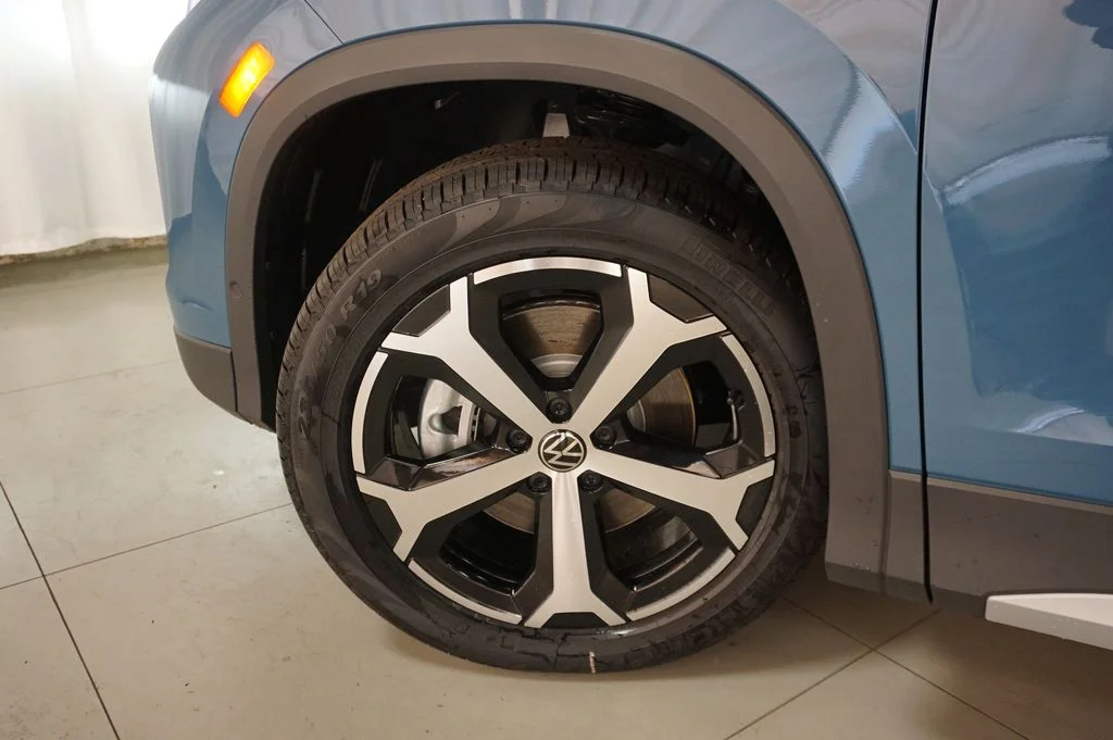 New 2026 Monterey Blue Pearl Volkswagen 2.0T SE image 30