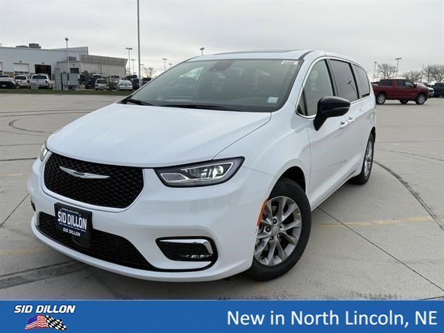 New 2026 Bright White Clear-Coat Exterior Paint Chrysler Limited image 1