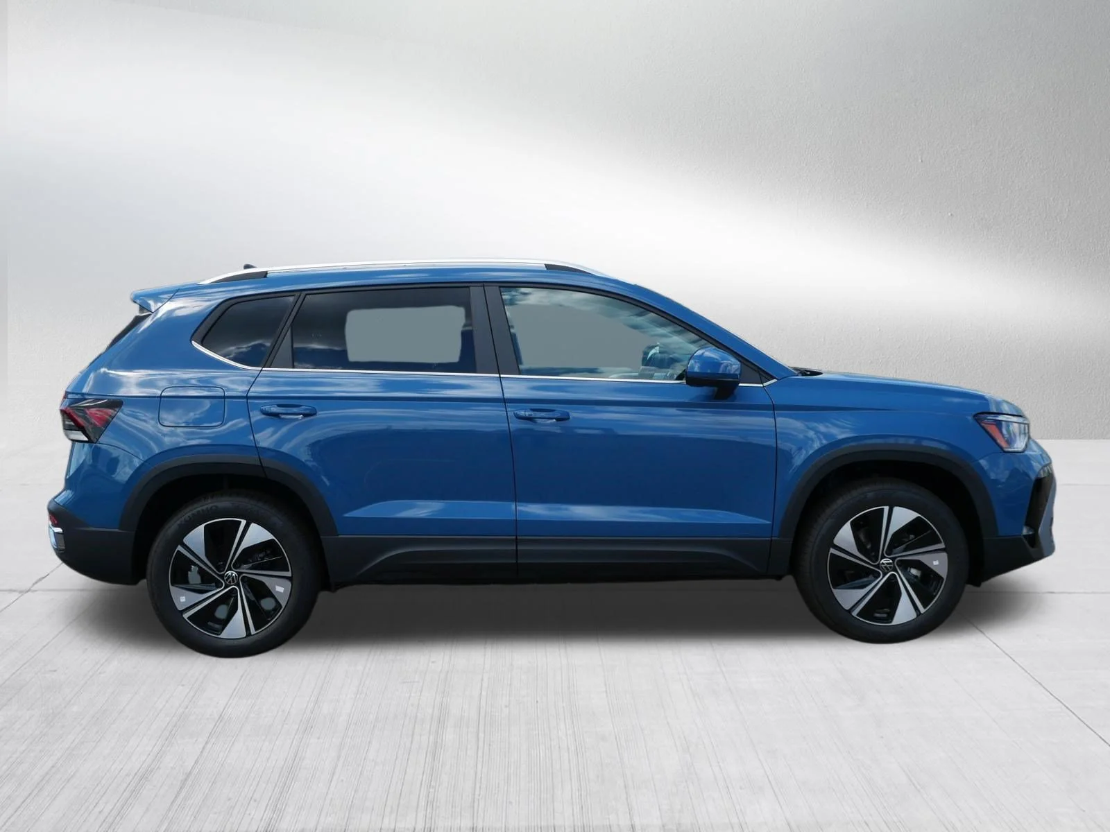 New 2026 Monterey Blue Pearl Volkswagen SE image 2