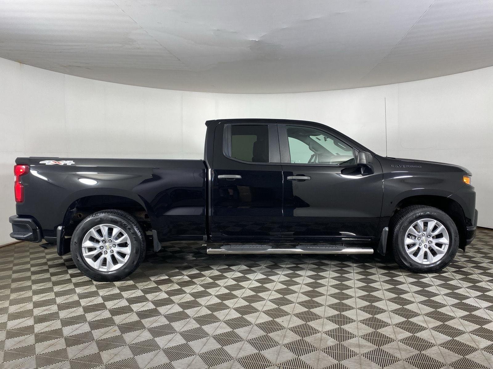 Used 2019 Black Chevrolet Custom image 8