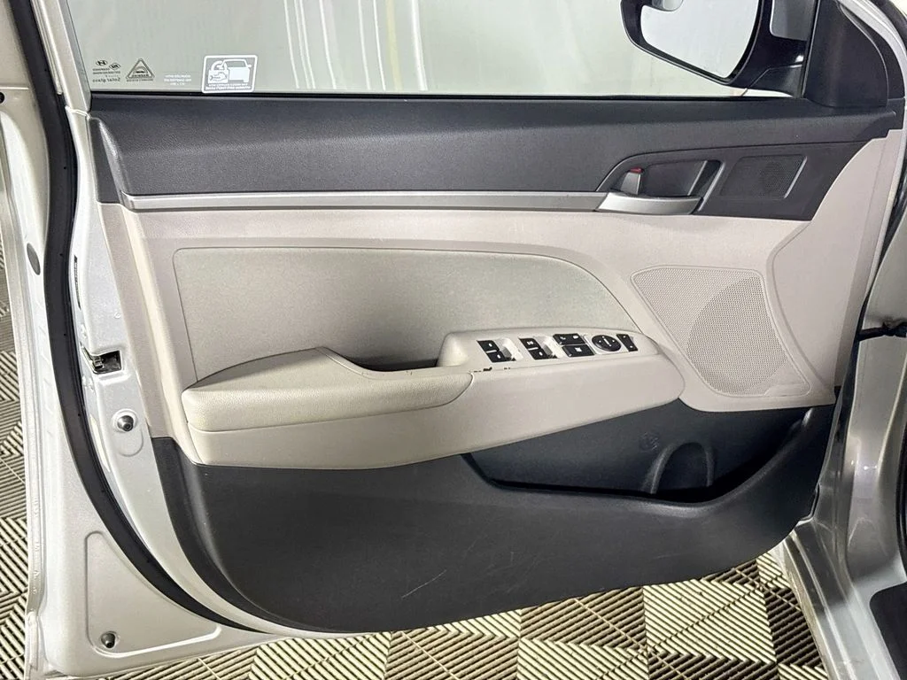 Used 2017 Silver Hyundai SE image 10