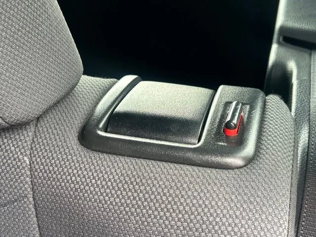 Used 2020  Toyota XLE image 35