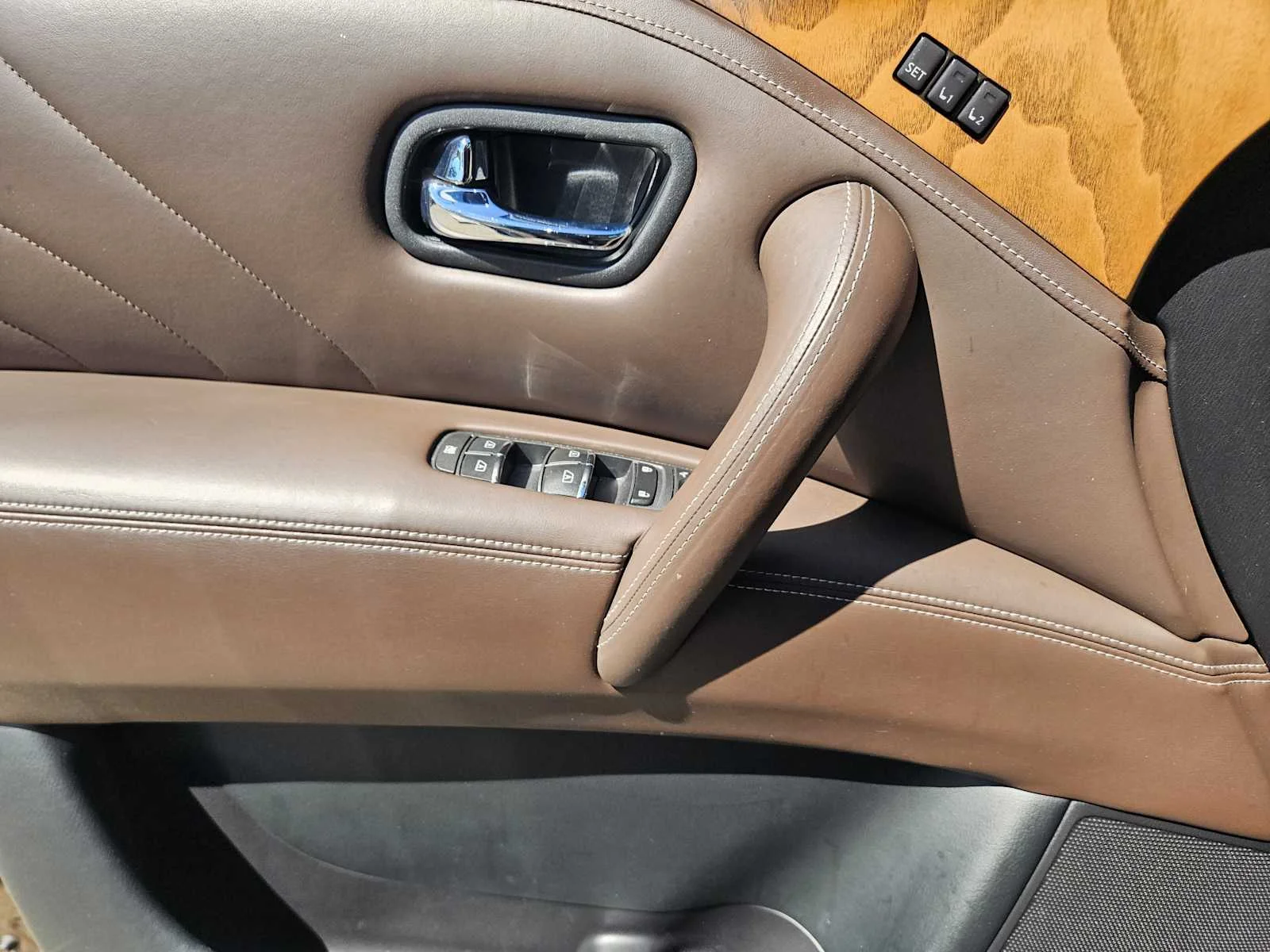 Used 2017 Dakar Bronze INFINITI Limited image 19