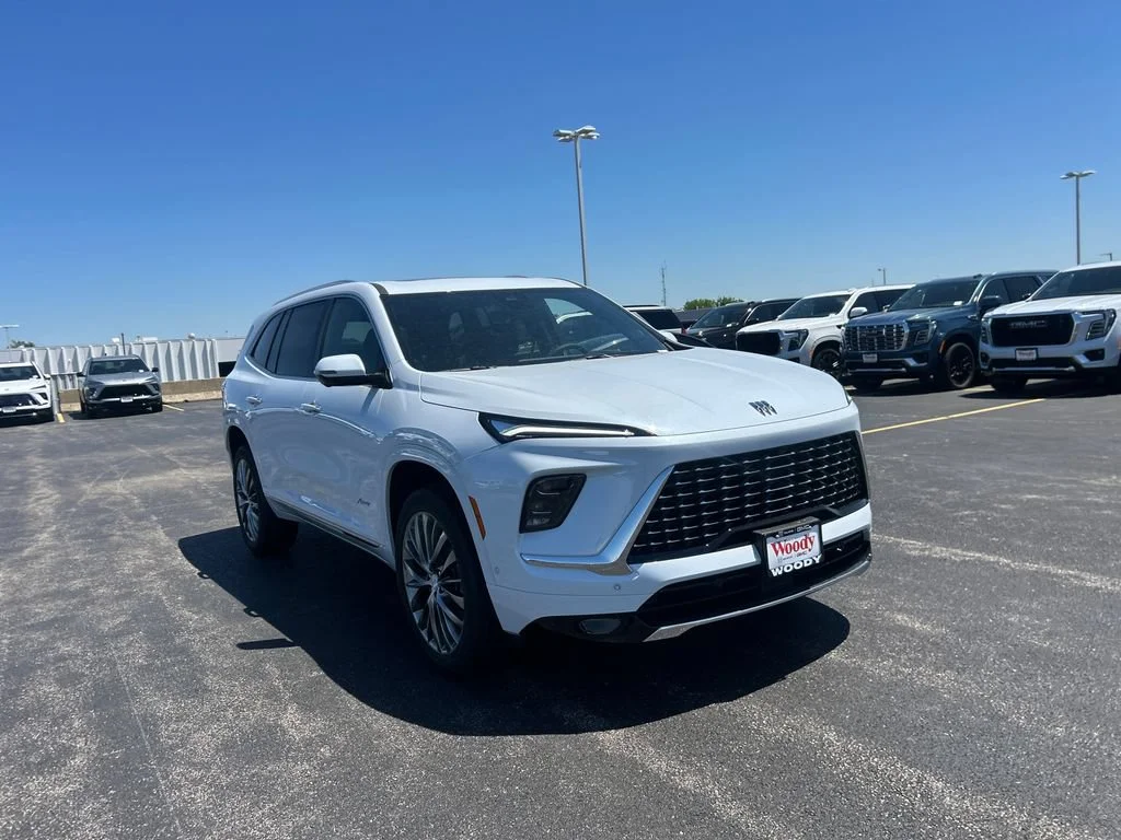 New 2026 Iridescent White Tricoat Buick Avenir image 6