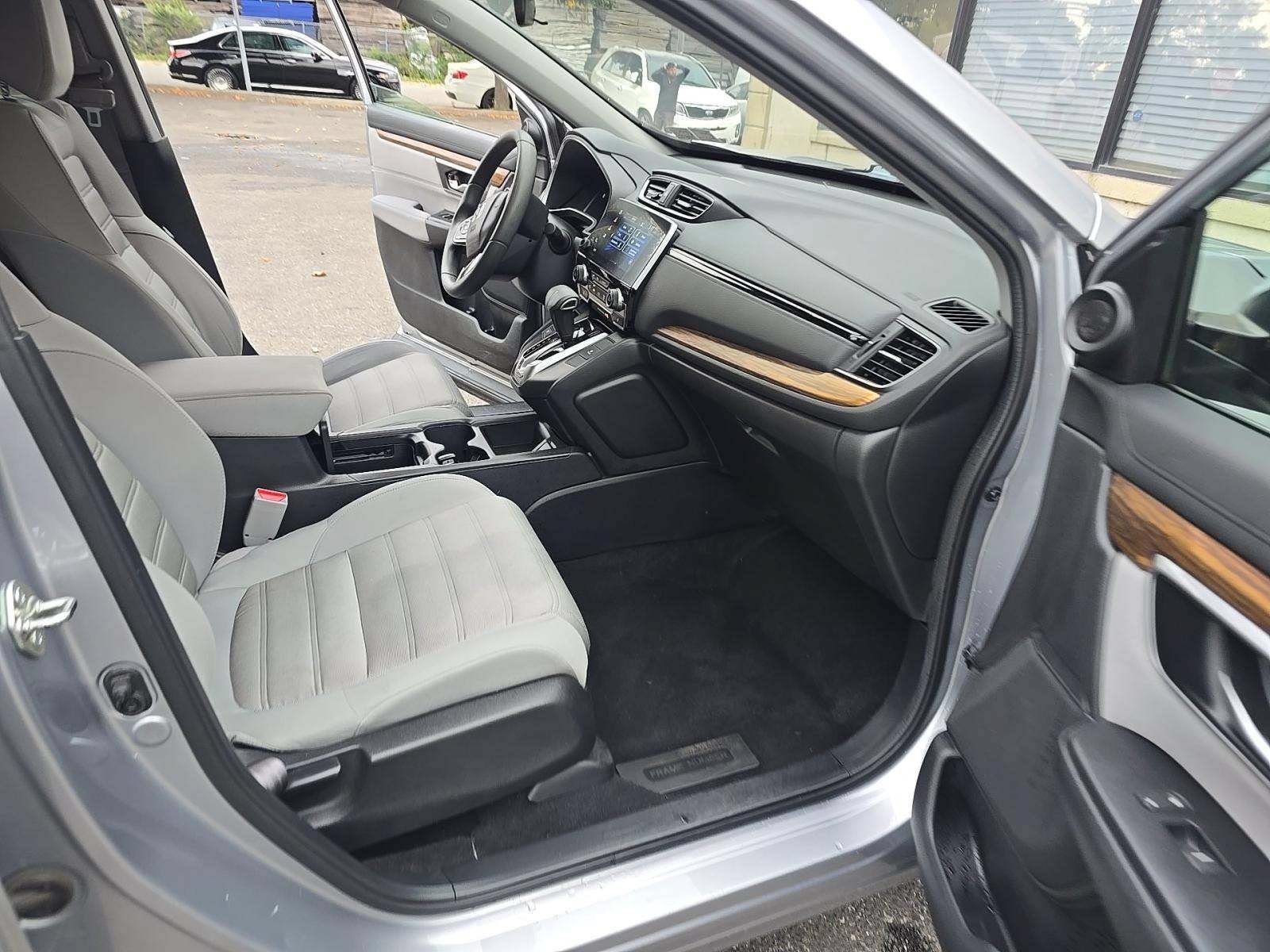 Used 2018 Lunar Silver Metallic Honda EX image 15