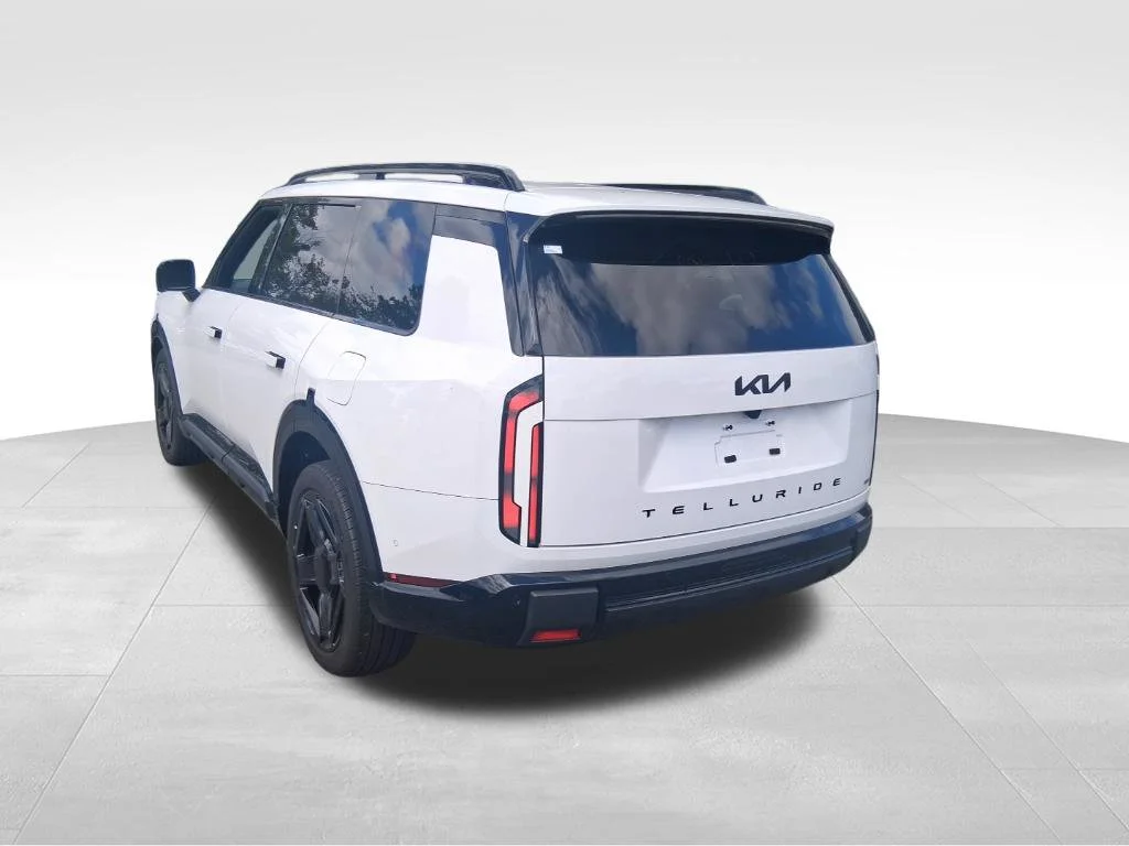 Used 2027 White Kia  image 3