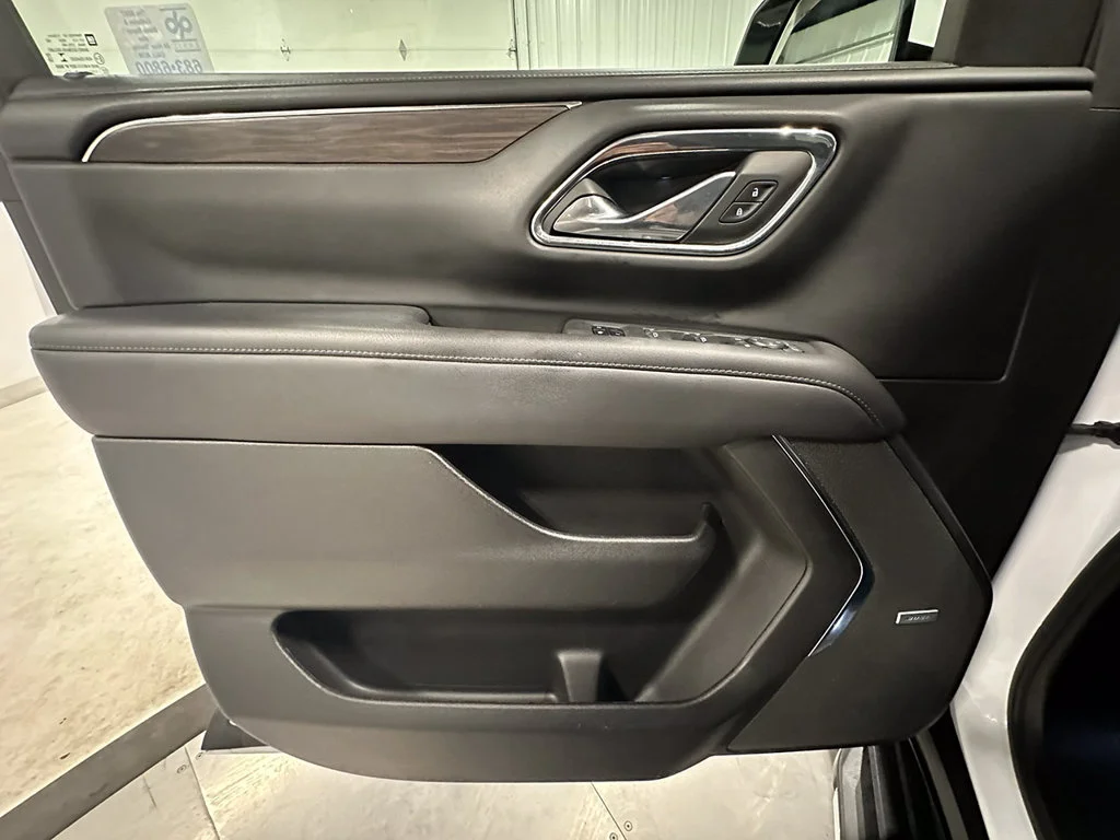 Used 2023 SUMMIT WHITE Chevrolet LT image 28