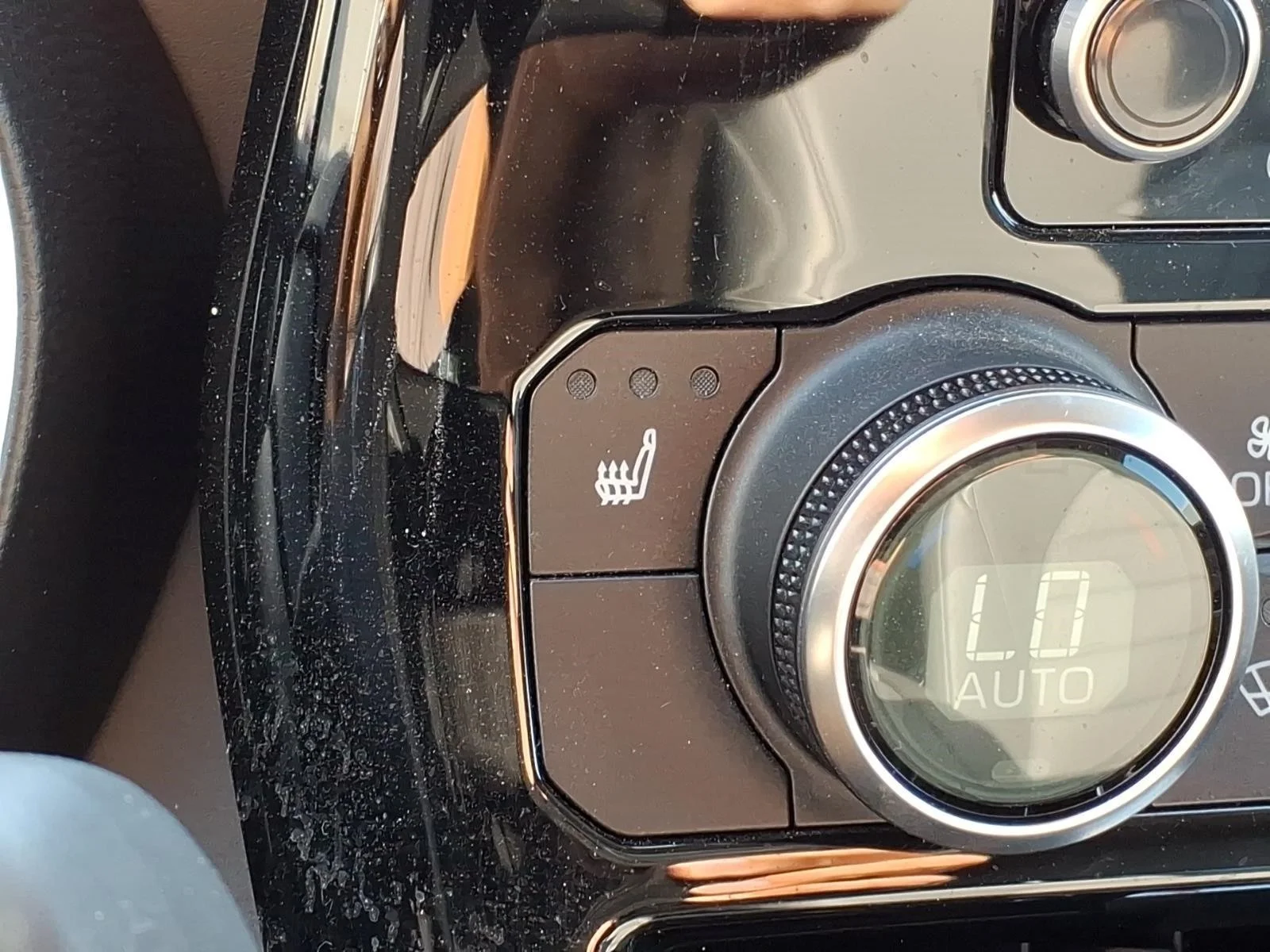 Certified Used 2022  Toyota XLE image 18