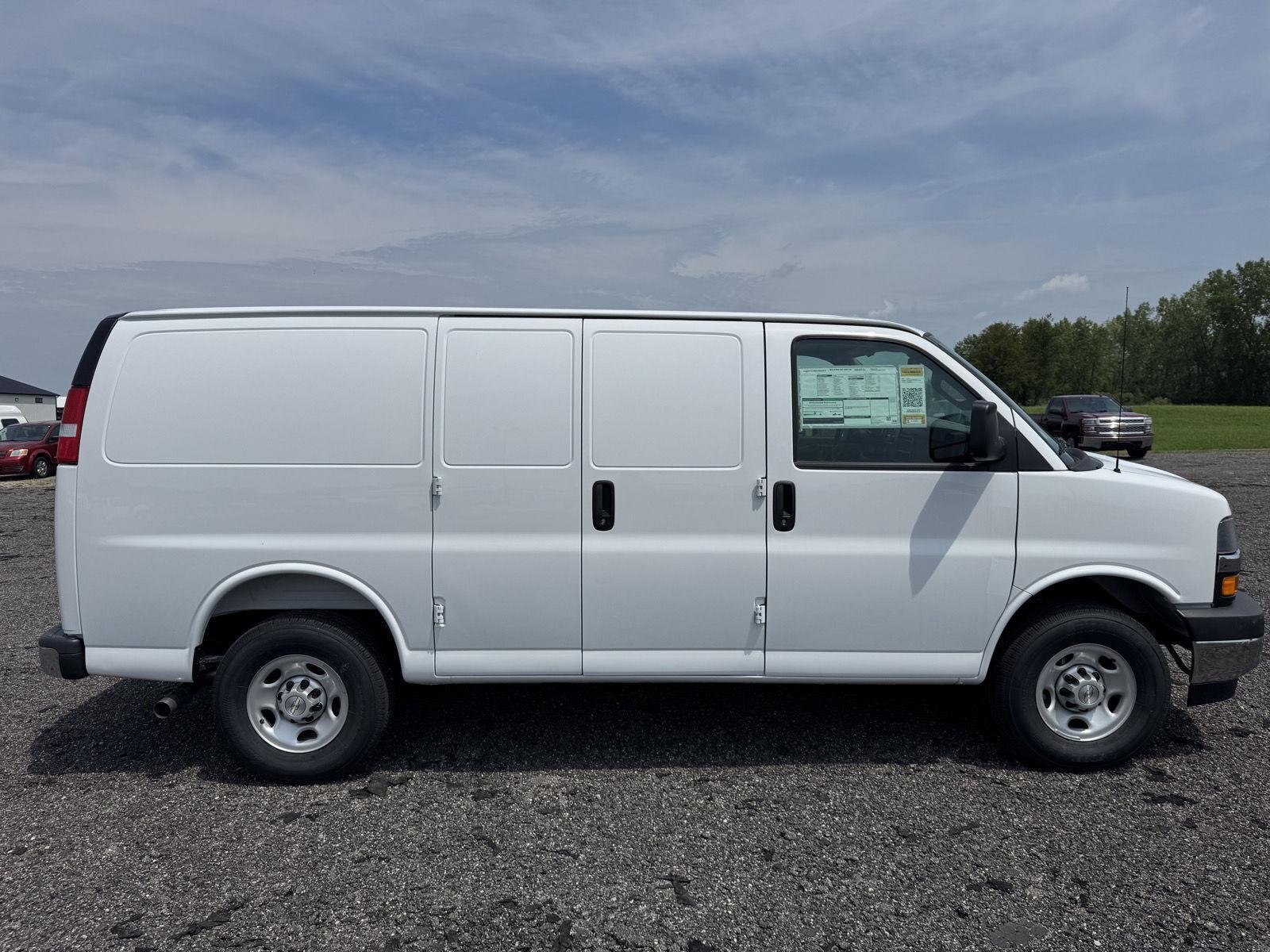 New 2026 Summit White Chevrolet WT image 6
