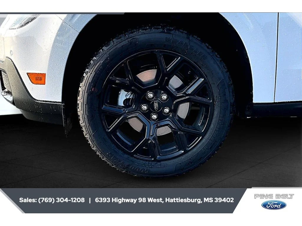 New 2026 Oxford White Ford Lariat® image 7