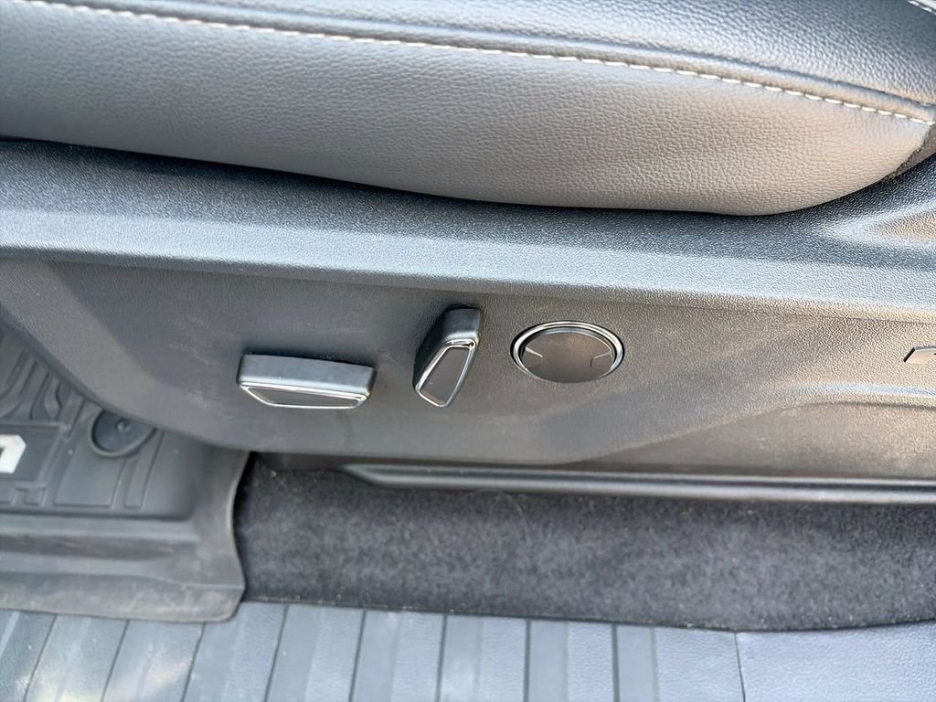 Used 2025 Silver Ford Lariat image 16