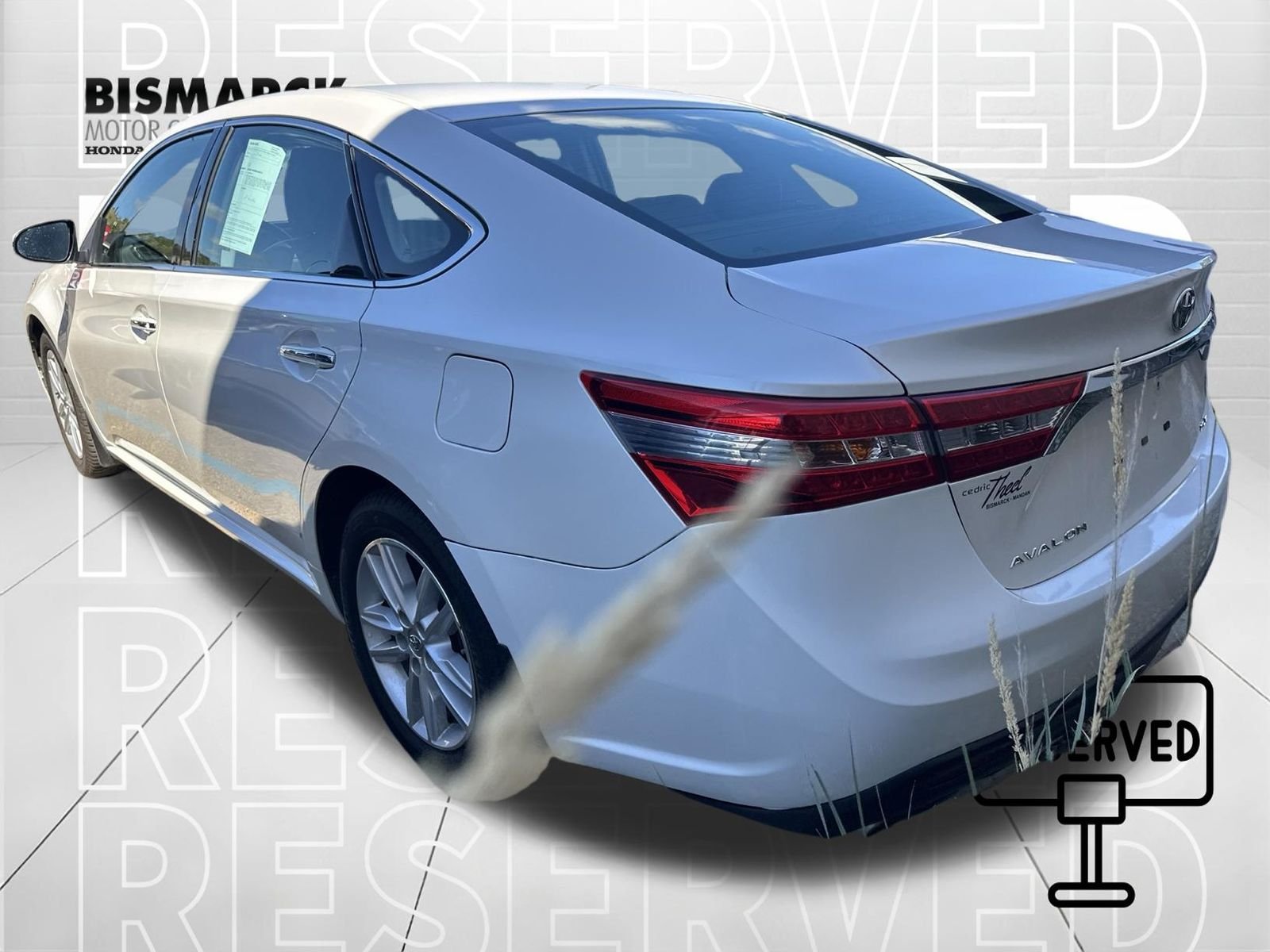 Used 2014 White Toyota XLE image 4