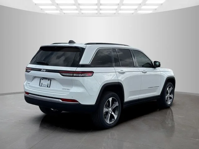New 2026 Bright White Clear-Coat Exterior Paint Jeep Limited image 7