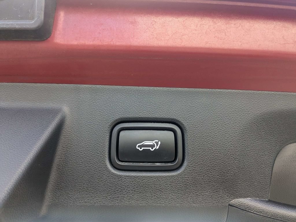 Used 2025 Red Hyundai SEL image 18