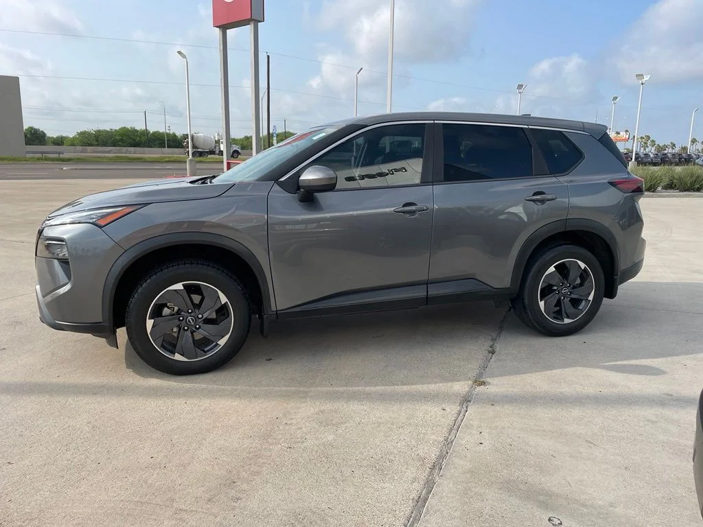 Used 2024 Gray Nissan SV image 4