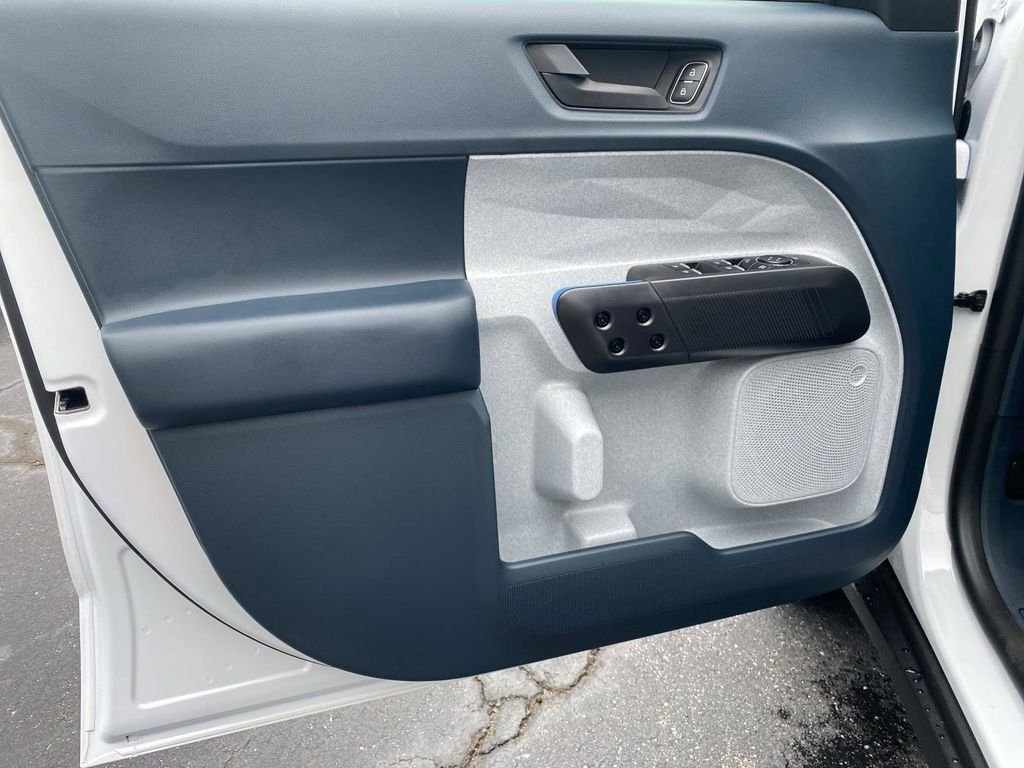 New 2026 Oxford White Ford XLT image 11