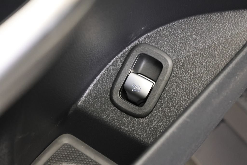 Used 2026 Black Mercedes-Benz GLC 300 image 34