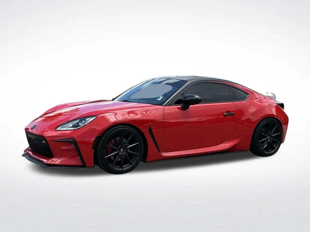 Used 2023  Toyota Premium image 3