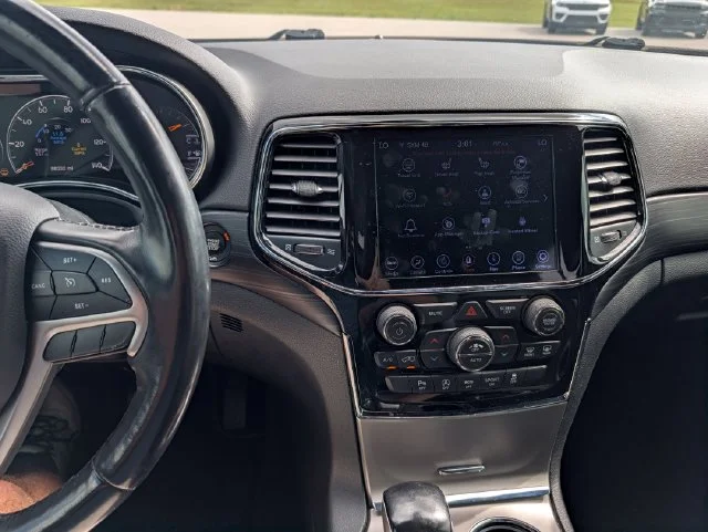 Used 2021 Black Jeep Laredo X image 17