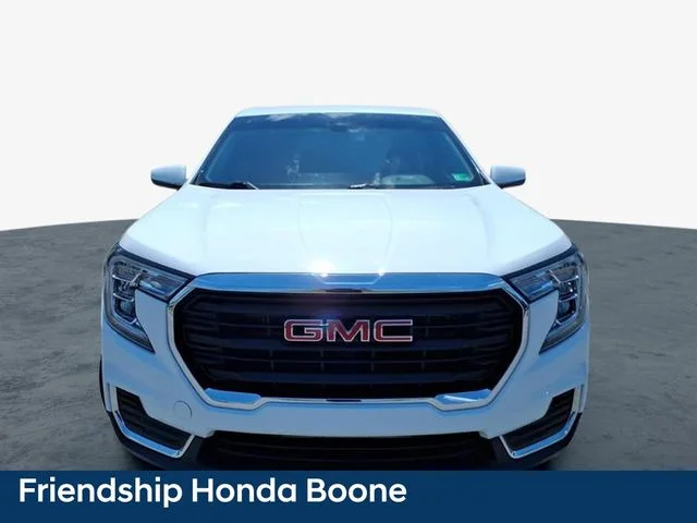 Used 2023 White GMC SLE image 4