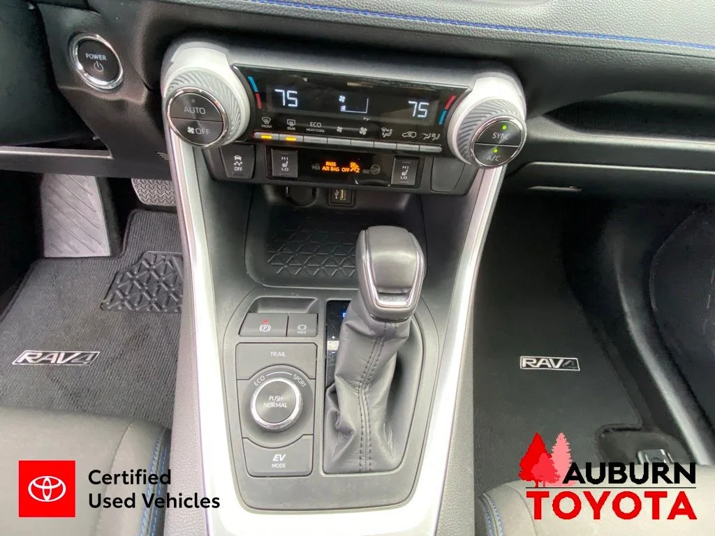 Used 2025 Ice Cap Toyota SE image 43