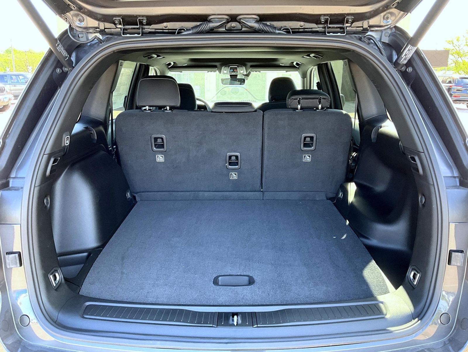 New 2026 Baltic Gray Metallic Clear-Coat Exterior Paint Jeep Laredo X image 9