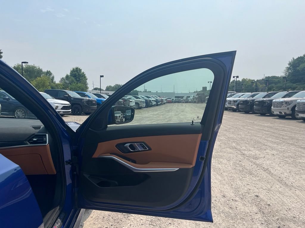 Used 2022 Portimao Blue Met BMW 330i xDrive image 32