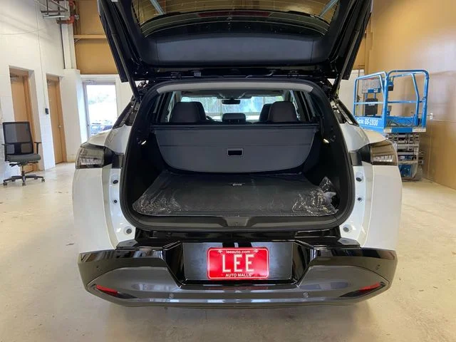 New 2026 White Nissan Platinum image 18