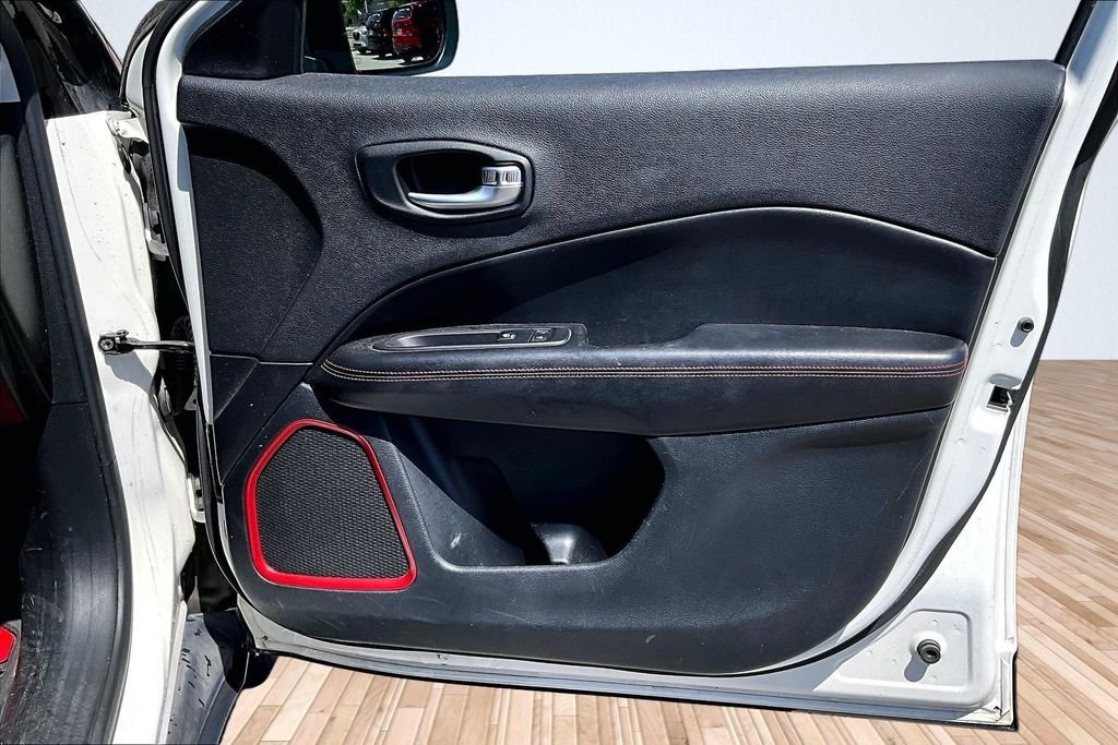 Used 2020 White Jeep Trailhawk image 16