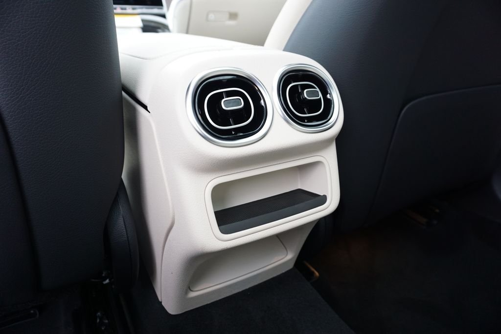 Used 2026 Polar White Mercedes-Benz GLC 300 image 51