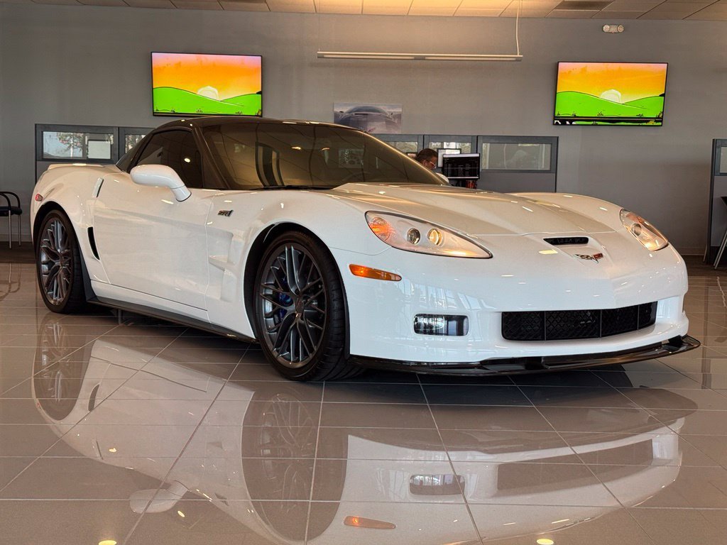 Used 2010 ARCTIC WHITE Chevrolet ZR1 w/1ZR image 2