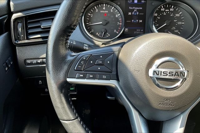 Used 2022 Gray Nissan SL image 13