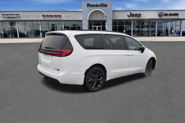 New 2026 Bright White Clear-Coat Exterior Paint Chrysler Limited image 3