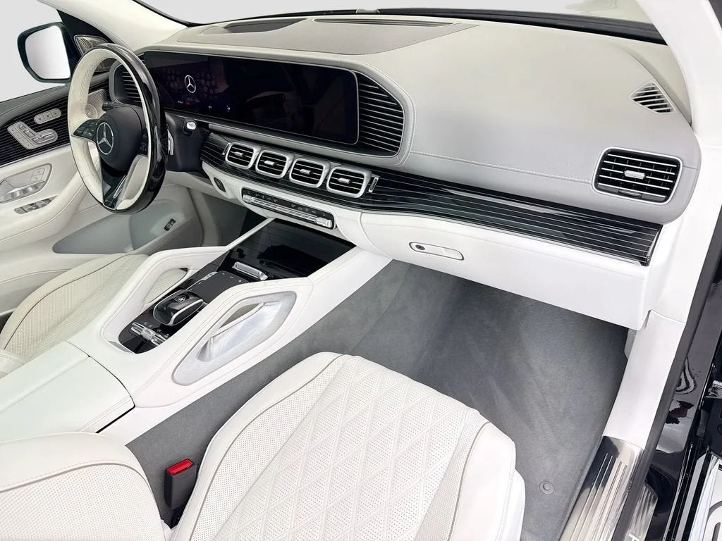 Used 2025  Mercedes-Benz Maybach GLS 600 image 16