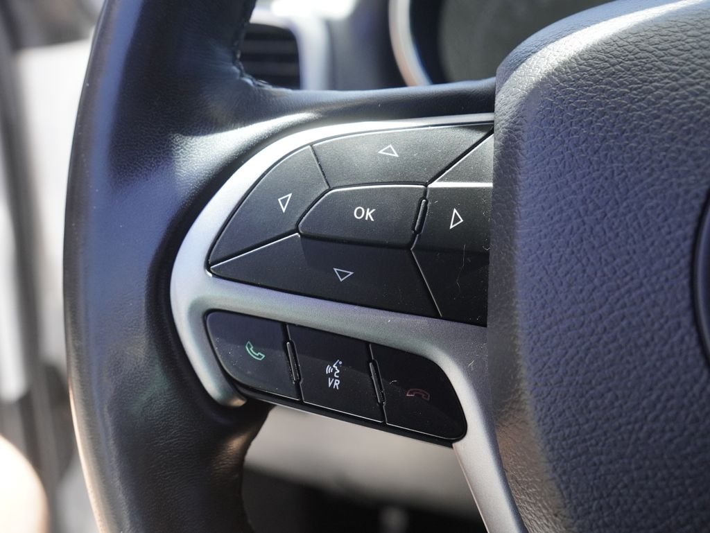Used 2021 White Jeep Laredo X image 11