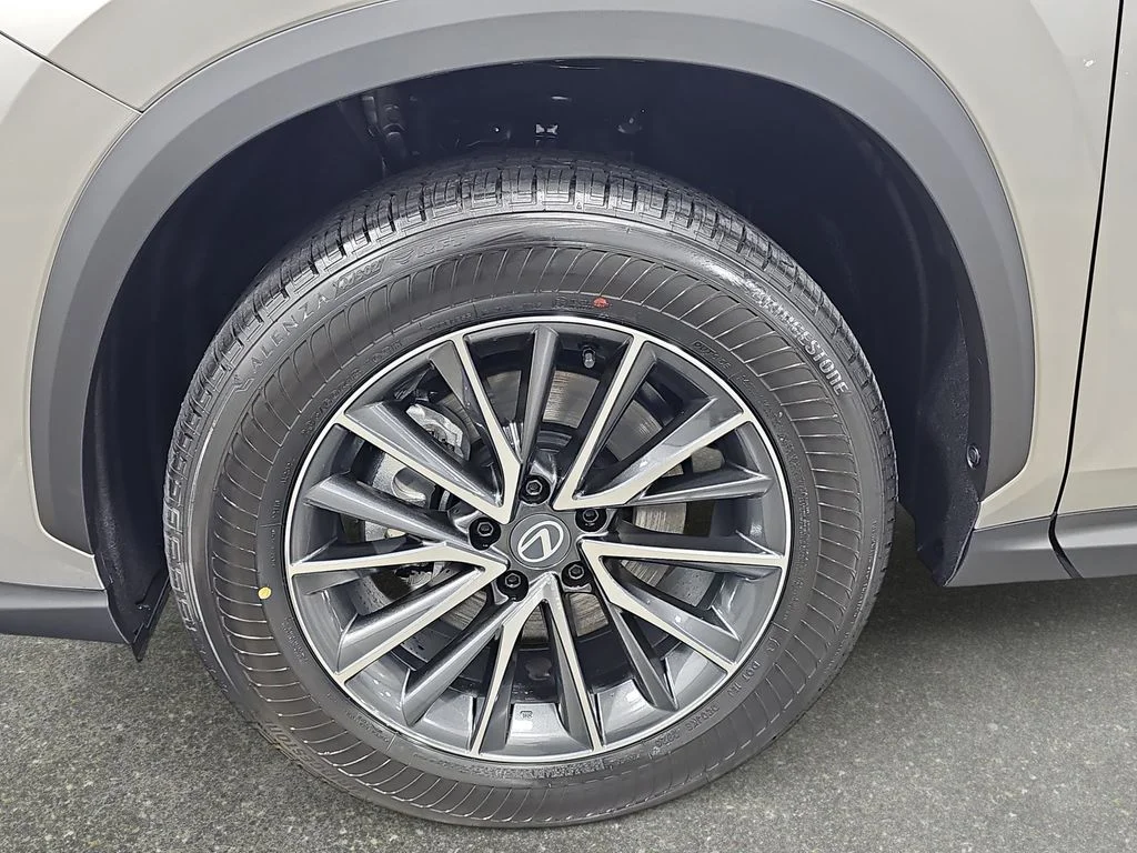 New 2026 Atomic Silver Lexus PREMIUM image 31