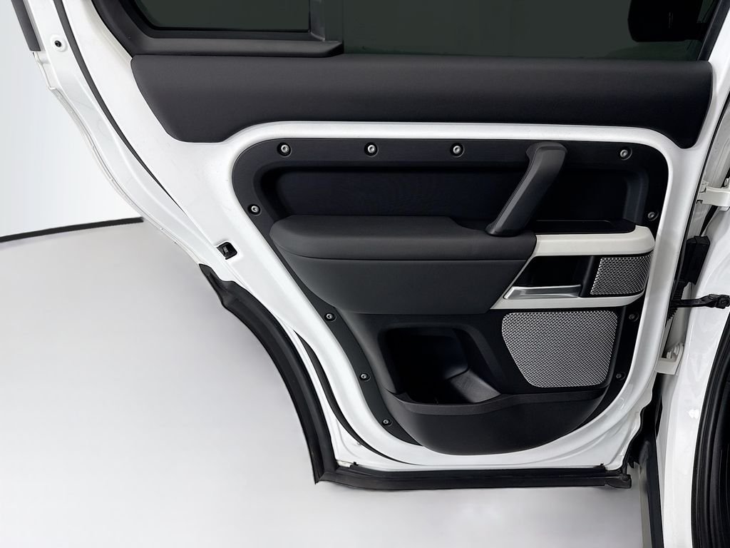 Used 2024 Fuji White Land Rover S image 25